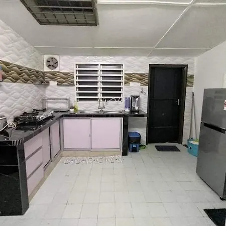 Homestay Idaman Private Pool Mslim Kuala Kangsar Exterior photo